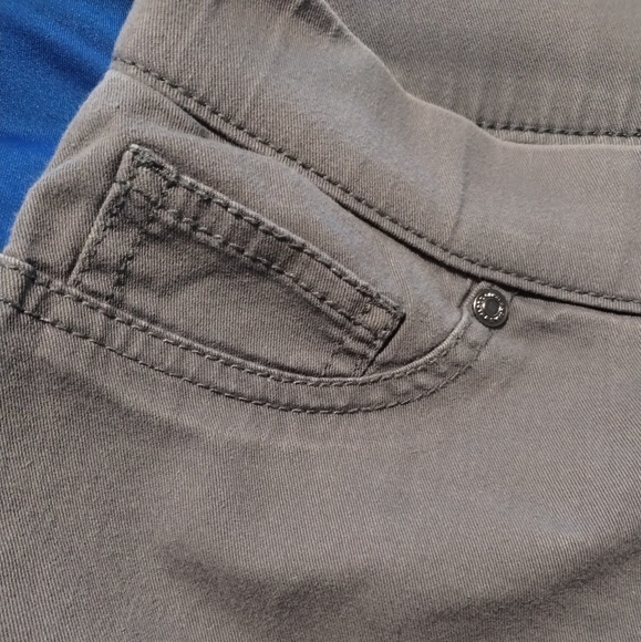 Justice Grey Capri Jeans - Picture 3 of 3